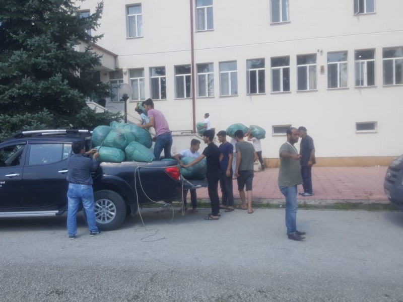 Selzedelere Yardım Eli Düzce Belediyesi, selden etkilenen ve afet bölgesi ilan edilen Akçakoca