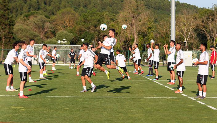 Beşiktaş, yeni sezon hazırlıklarına Riva Hasan Doğan Tesisleri’nde yaptığı antrenmanla