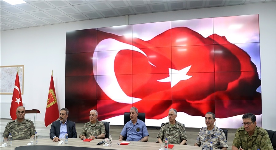Milli Savunma Bakanı Hulusi Akar beraberinde Genelkurmay Başkanı Orgeneral Yaşar
