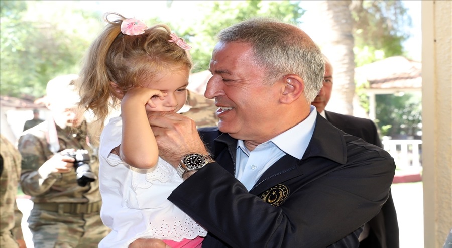 Millî Savunma Bakanı Hulusi Akar, beraberinde Genelkurmay Başkanı Orgeneral Yaşar