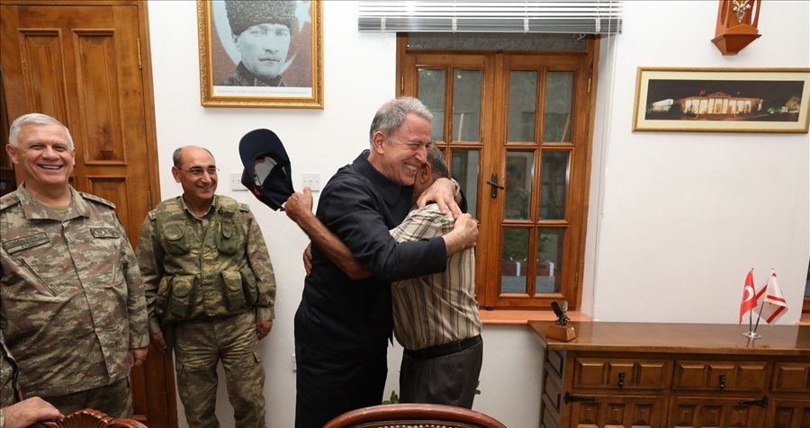 Bakan Akar, KKTC’deki birlik ziyaretleri kapsamında sınır hattında da inceleme