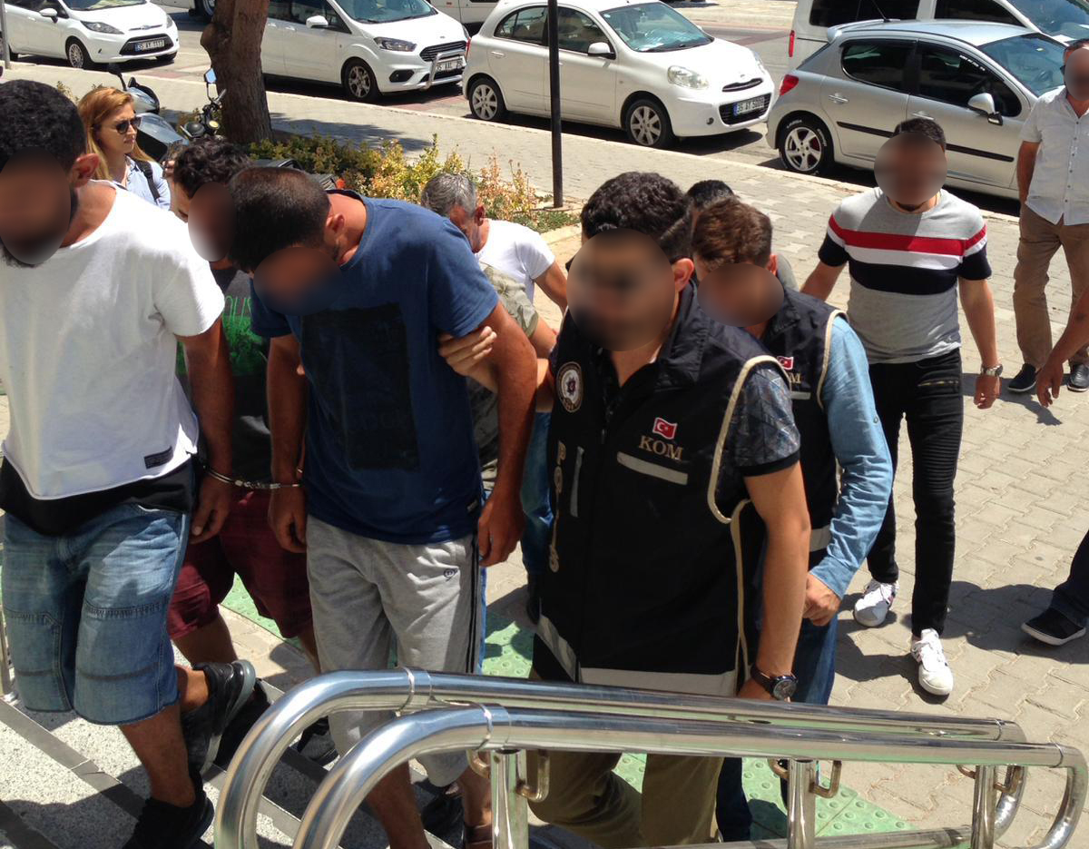 Emniyet güçlerinin kaçak göçmenlerle mücadelesi aralıksız sürerken, yakalanan 6 insan