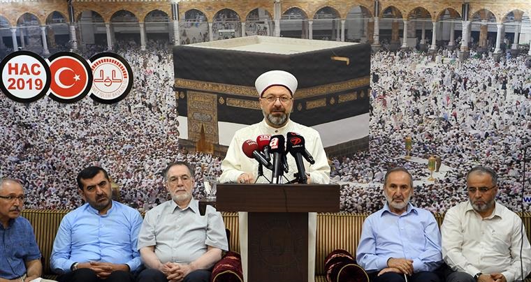 Diyanet : “20 Milyon Müslümanın Sofrasına Kurban Hisseleri Ulaştı” Mekke’de, Türk basın mensuplarıyla bayramlaşan Diyanet İşleri Başkanı Prof. Dr.