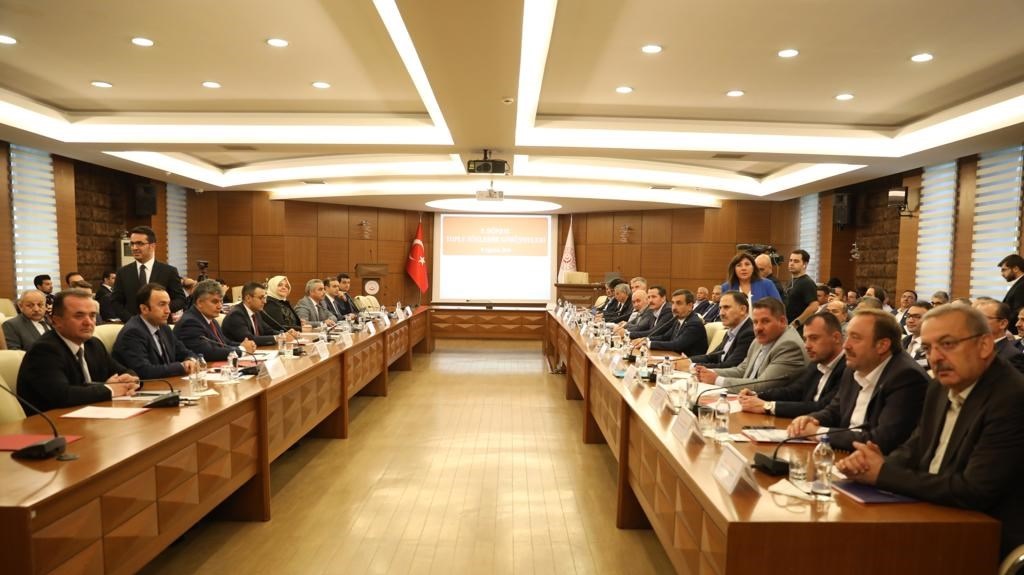 Hükümet ve kamu görevlileri sendikaları heyeti, kamu görevlileri ve kamu