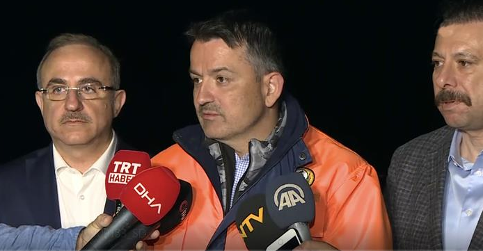 Tarım ve Orman Bakanı Bekir Pakdemirli, İzmir’in Karabağlar ilçesinde önceki
