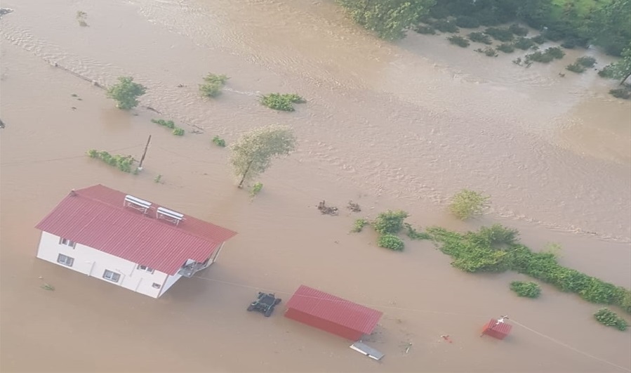 Samsun’da mahsur kalan vatandaşlar Türk Silahlı Kuvvetlerine ait helikopterler yardımıyla