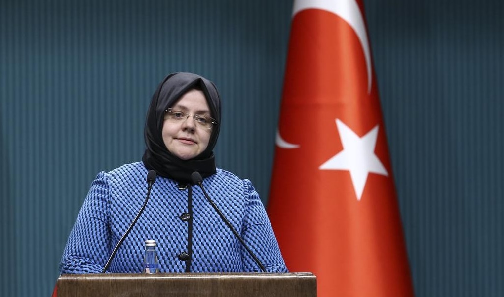 Aile, Çalışma ve Sosyal Hizmetler Bakanı Zehra Zümrüt Selçuk, kamu