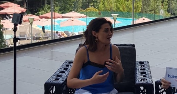 İspanya’nın Divasından Termal Övgüsü Geleneksel İspanyol ve Latin müziği temalarını kendine özgü yorumuyla birleştiren