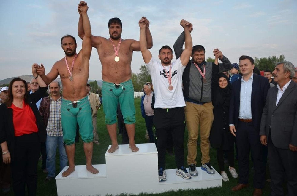 Başpehlivan Recep Kara Oldu Millî Mücadele’nin 100.yılı kutlamaları kapsamında Amasya’nın Gümüşhacıköy İlçe Belediyesi tarafından