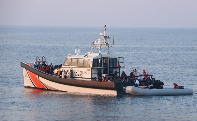 TCG TAYFUN Hücumbotu, Çeşme açıklarında tespit edilen düzensiz göçmen botundaki