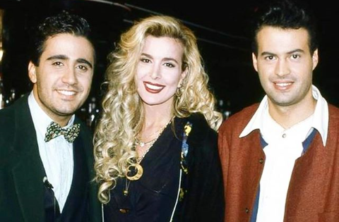 Hakan Peker’den Nostaljik Fotoğraf Sevilen şarkıcı Hakan Peker, Instagram hesabında nostalji dolu bir paylaşım