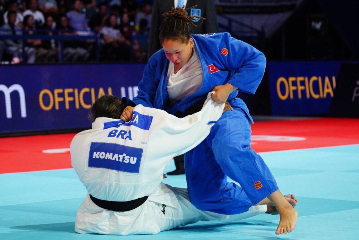 Japonya’da Ordulu Kayra Rüzgarı Esti Japonya’nın başkenti Tokyo’da düzenlenen Judo Dünya Şampiyonası’nda Kayra Sayit rüzgarı