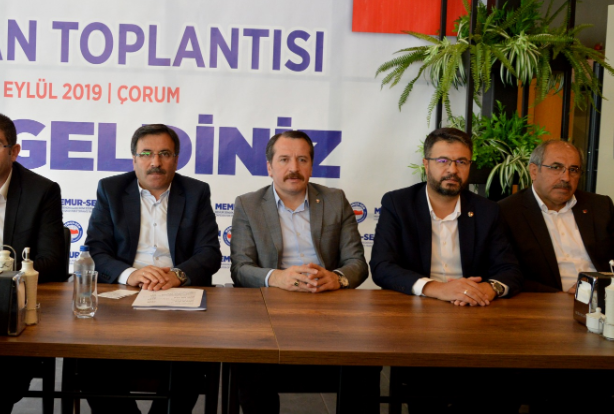 Memur-Sen Genel Başkanı Ali Yalçın, yürürlükteki Kılık Kıyafet Yönetmeliği’nin miadının