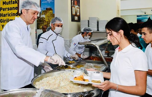 Milli Eğitim Bakanı Ziya Selçuk, taşıma eğitim gören öğrencilerin öğle