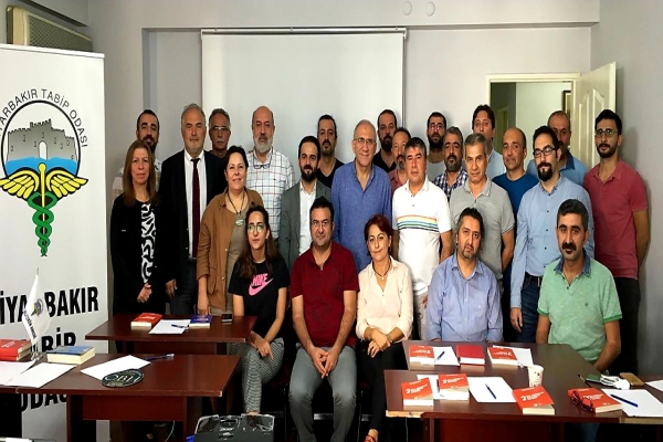 Diyarbakır’da Aile Hekimlerine Mobbing İddiası (Özel Haber) Türk Tabipleri Birliği (TTB) Aile Hekimliği Kolu tarafından Diyarbakır Tabip
