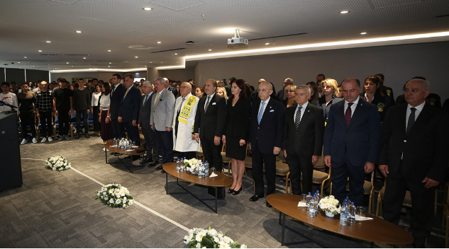 FB Üniversitesi Akademik Yılı Açılış Töreni Fenerbahçe Üniversitesi’nde 2019-2020 akademik yılı töreni düzenlendi. Fenerbahçe Üniversitesi’nin 2019-2020