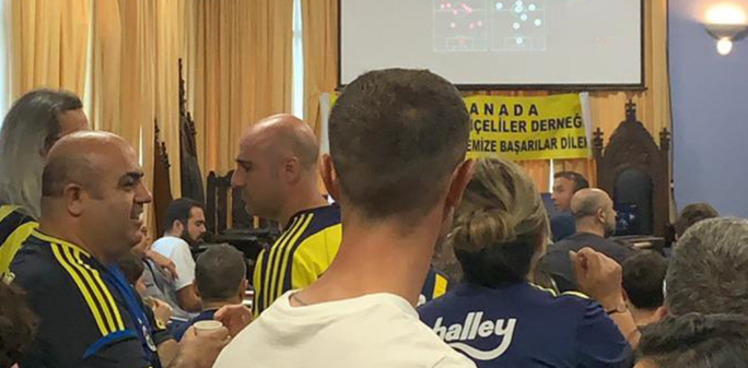 Fenerbahçe Kanada Derneği Üyeleri Derbi Maçta Buluştu Kanada Fenerbahçeliler Derneği Yönetim Kurulu ve üyeleri, Galatasaray-Fenerbahçe karşılaşması için