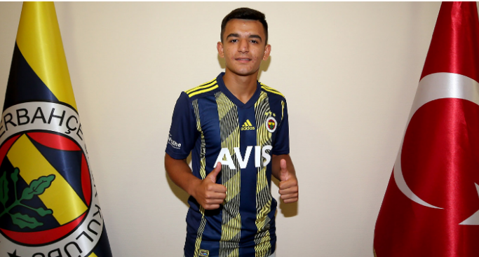 Melih Bostan Profesyonel Sözleşme İmzaladı Fenerbahçe Spor Kulübü, futbol genç takımlarında 2016 tarihinden itibaren lisanslı