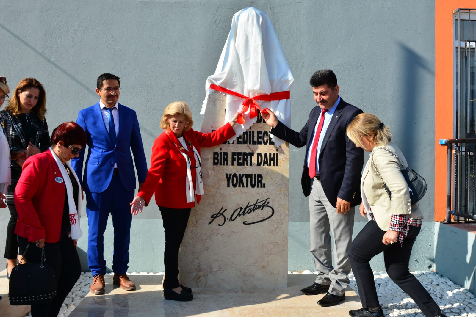 Yardım Sevenler Derneğinden Atatürk Köşesi Hediyesi Türkiye Yardım Sevenler Derneği Manisa Şubesi, Cumhuriyet’in 96. Yılında Şehzadeler