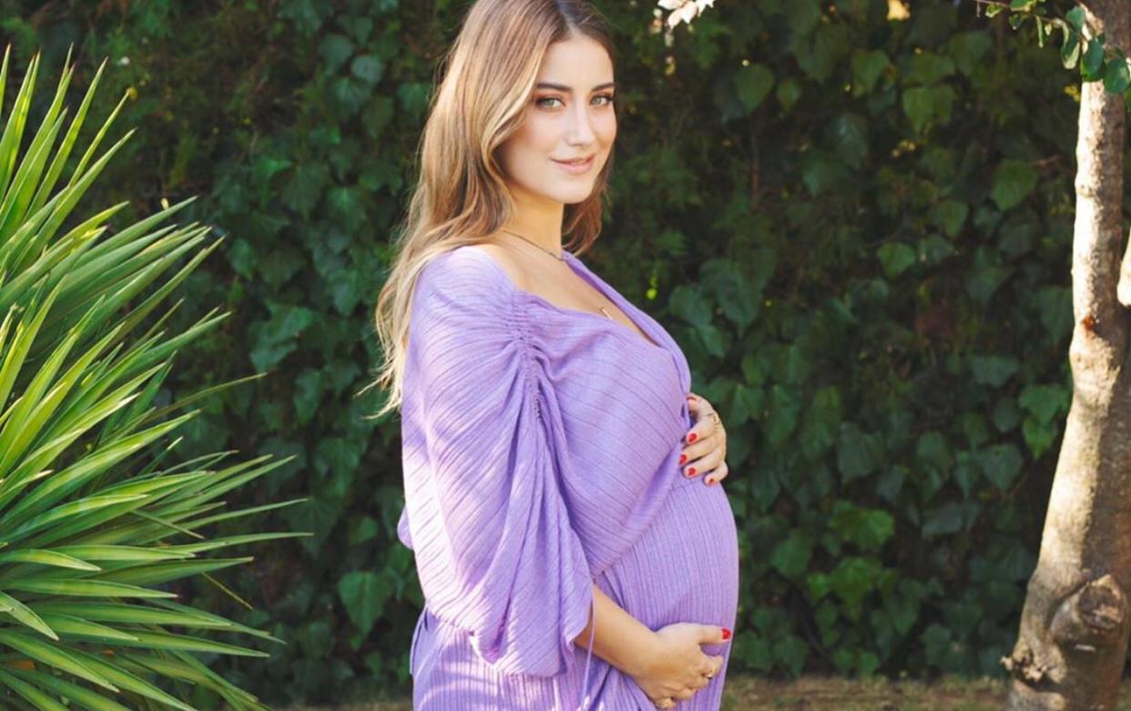 Hazal Kaya’dan Duygusal Paylaşım Sevilen Oyuncu Hazal Kaya, doğum günü anısını ınstagram hesabında paylaştı.