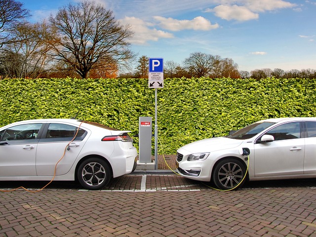 Volvo’nun İlk Elektrikli Arabası Tanıtıldı Volvo önceki gün ilk tamamen elektrikli seri üretim arabası XC40