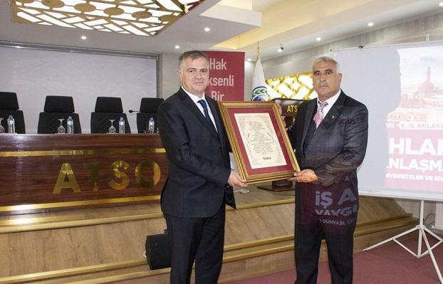 Türkiye İktisadi ve İş Ahlakı Derneği (İGİAD) Başkanı Ayhan Karahan