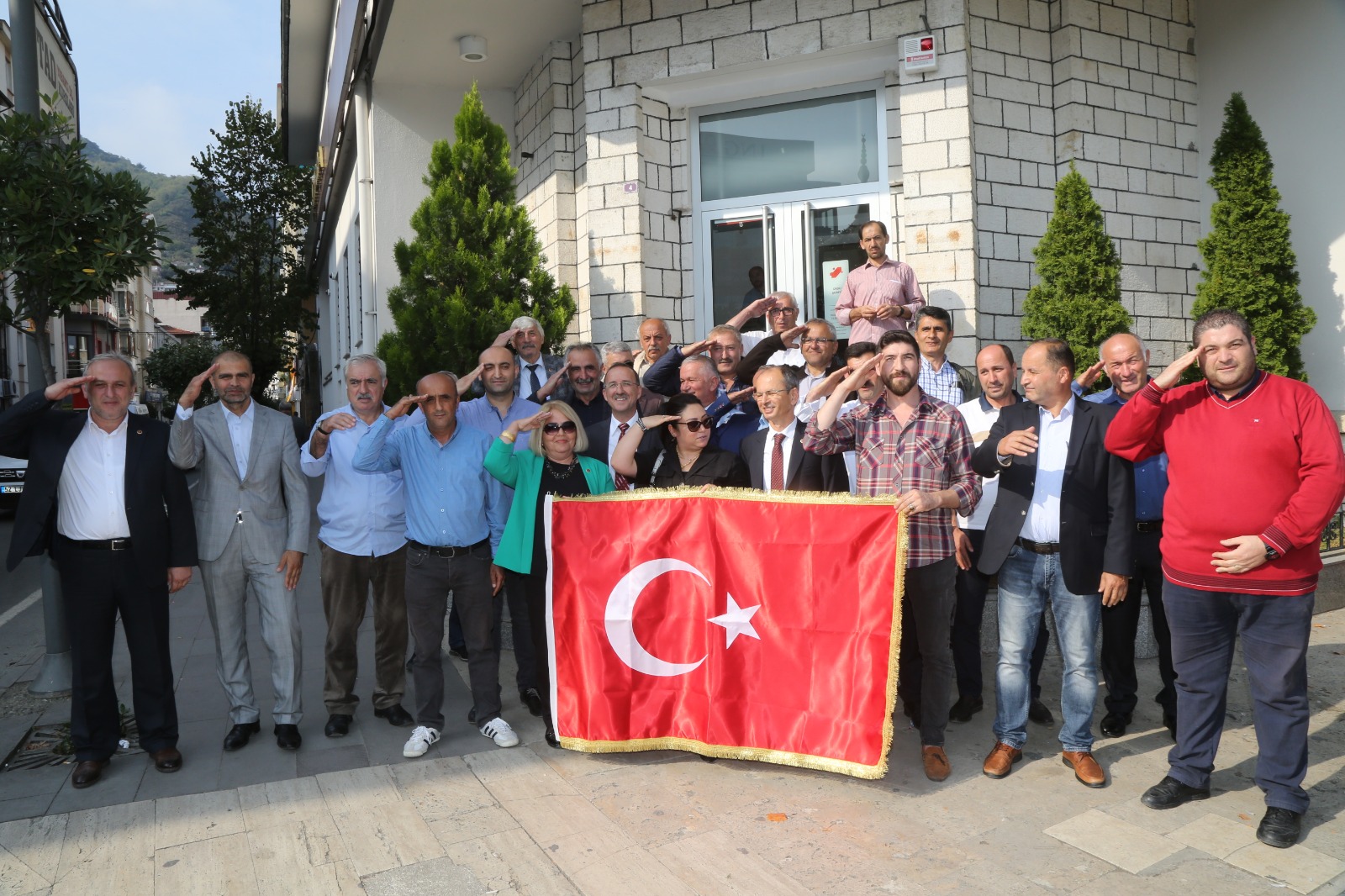 Ordulu Muhtarlardan Mehmetçik Vakfı’na Bağış Ordulu muhtarlar kendi aralarında topladıkları paraları Mehmetçik Vakfı’na bağışlayarak ‘Barış