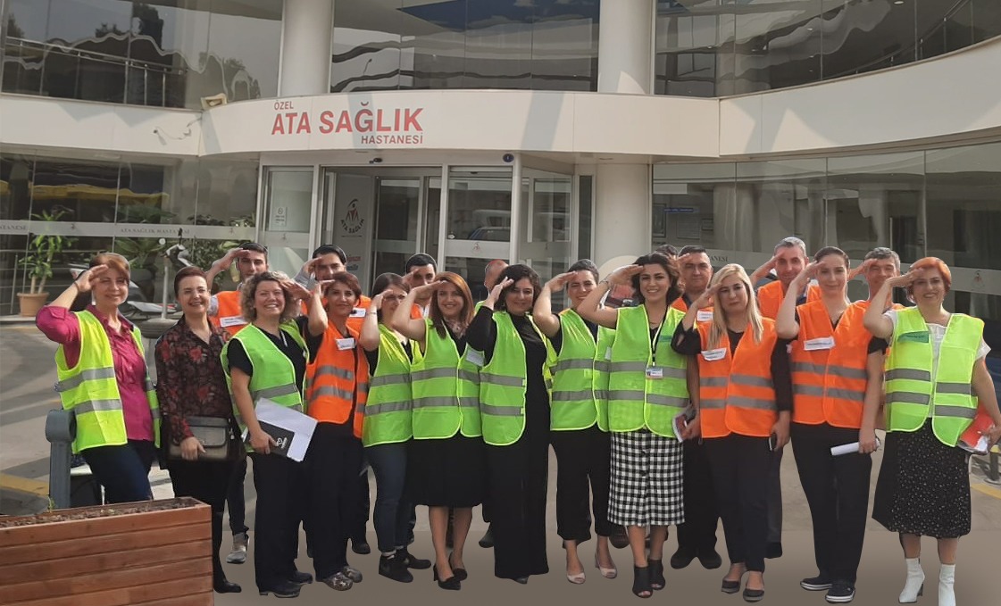 Sağlıkçılardan Mehmetçiğe Selam İzmir Özel Ata Sağlık Hastanesi’nde gerçekleşen Acil Durum tatbikatı, aksiyon