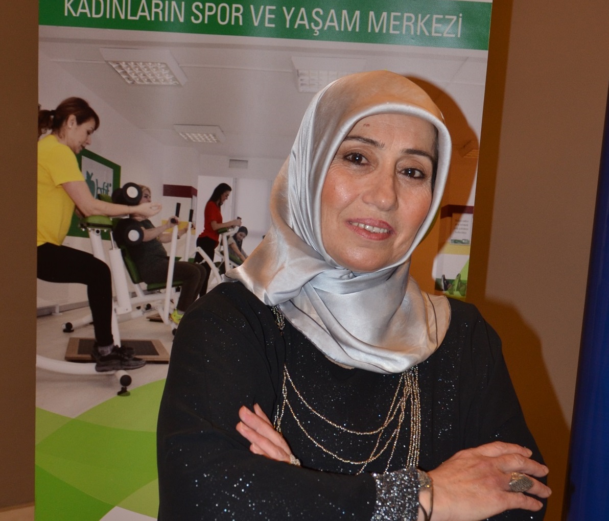 110 kiloya ulaşan, aşırı kiloları nedeniyle hayatı zindana dönen ev