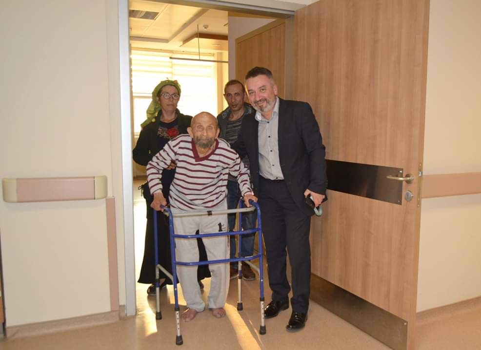 Ordu’nun Fatsa ilçesinde kalçasını kıran 120 yaşındaki Hasan Keleş tedavi