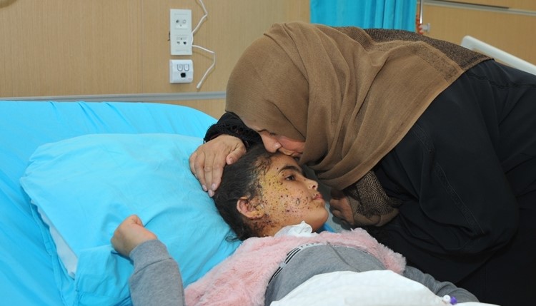 Bebek Katili PKK/YPG’nin Bahçeye Tuzakladığı EYP İki Küçük Çocuğu Yaraladı Terör örgütü PKK/YPG’nin zulmünden kaçarak Türkiye’ye sığınan Tel Abyadlı Zekiye