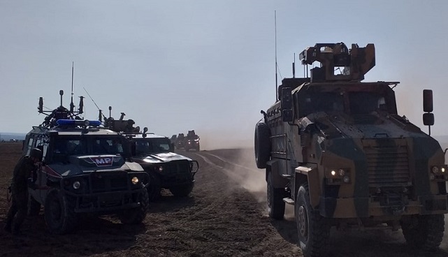 Rus Askerleri ile Fırat’ın Doğusunda İcra Edilen İkinci Ortak Kara Devriyesi Tamamlandı Milli Savunma Bakanlığı’ndan yapılan açıklamada, Rus askerleri ile Fırat’ın doğunda