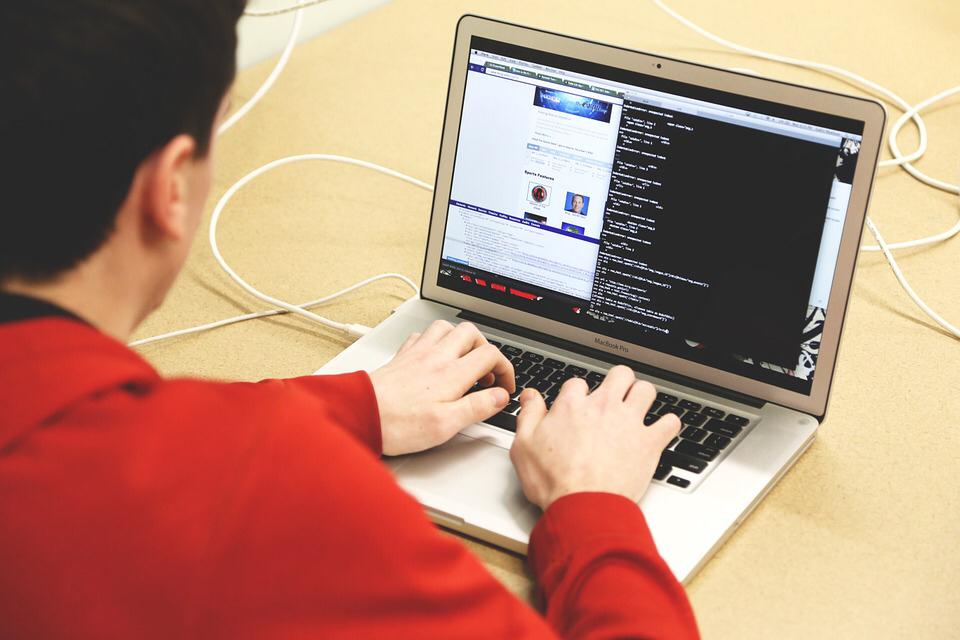 Gizli Messenger Çağrılarına Uçtan Uca Şifreleme Geçtiğimiz Mart ayında Facebook’un kurucusu Mark Zuckerberg; geleceğe yönelik en