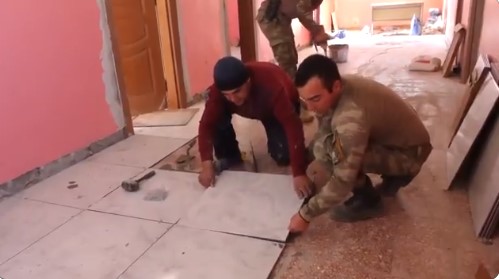 Mehmetçik, Teröristlerin Tahrip Ettiği Okulu Onarıyor Barış Pınarı Harekâtı ile bölge halkını terör örgütü PKK/YPG zulmünden
