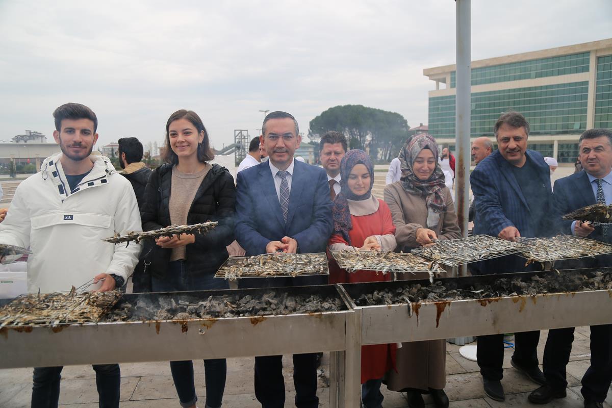 Ordu Üniversitesi’nde geleneksel hale getirilen Hamsi şenliği bu yıl da