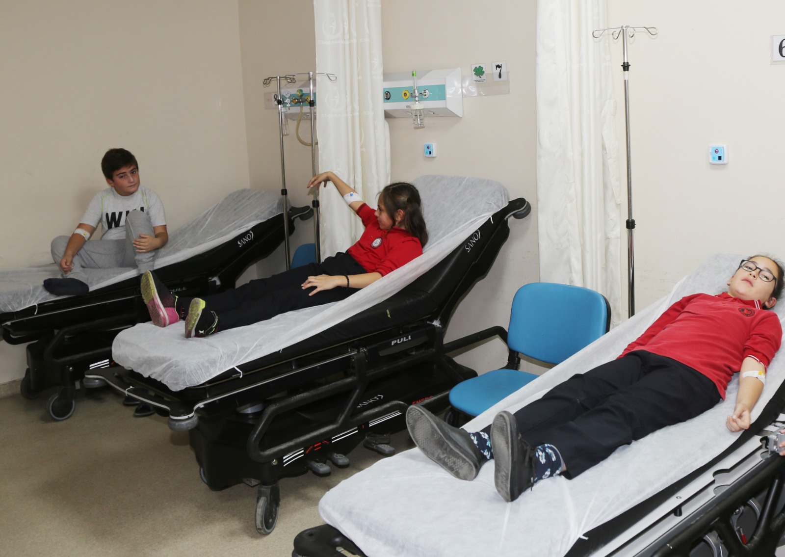 Ordu’nun Altınordu ilçesinde 13 öğrenci gıda zehirlenmesi şüphesiyle hastaneye kaldırıldı.