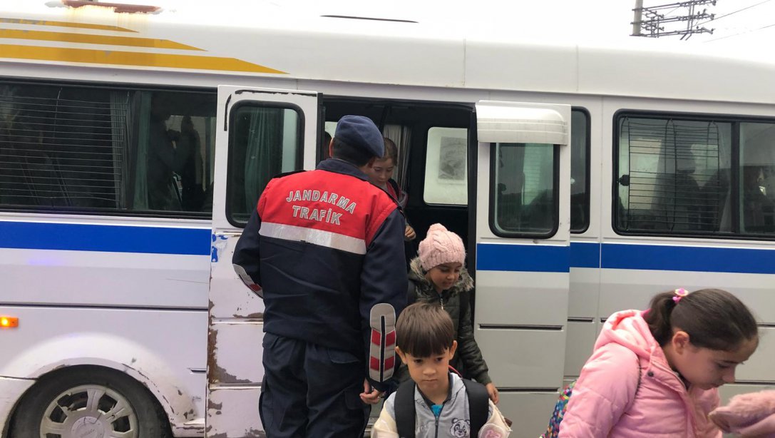 Manisa’da Okul Servisleri Denetlendi Manisa Şehzadeler İlçe Milli Eğitim Müdürlüğü’ ne bağlı okulların taşımalı