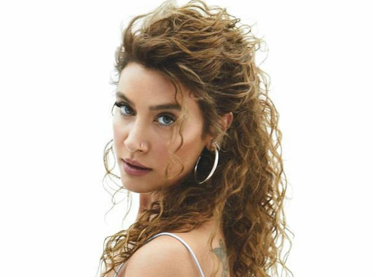 Prof.Dr. Orhan Kural, sevilen şarkıcı Sıla hakkında, ‘Karanfil’ şarkısındaki sözleriyle