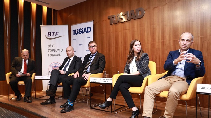 Blok Zinciri Teknolojisinin İş Hayatına Etkileri Tartışıldı İş hayatını dönüştürme potansiyeliyle son dönemlerin en önemli teknolojileri arasında