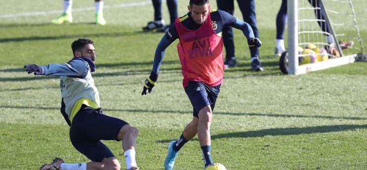 FB’de Sivasspor Hazırlıkları Sürüyor Fenerbahçe, Demir Grup Sivasspor ile oynayacağı maçın hazırlıklarını Can Bartu