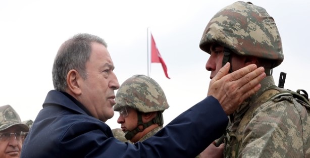 Milli Savunma Bakanı Hulusi Akar beraberinde Genelkurmay Başkanı Orgeneral Yaşar