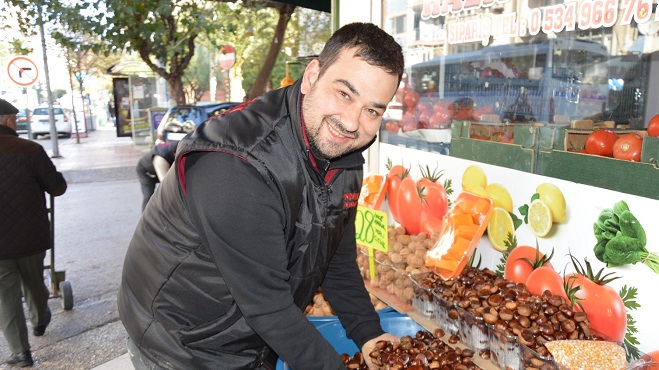 Manisa’da kış aylarının vazgeçilmezi olan kestaneler tezgahları süslemeye başladı. Sağlık