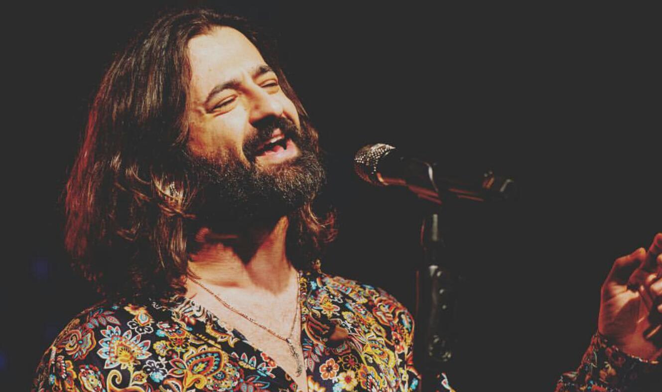 Ünlü Şarkıcı Koray Avcı sosyal medya hesabı üzerinden konser tarihlerini