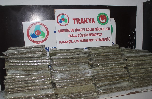 İpsala Gümrük Kapısında 177 Kilo Esrar Ele Geçirildi (Görüntülü) Ticaret Bakanlığı Gümrük Muhafaza ekiplerince İpsala Gümrük Kapısında gerçekleştirilen operasyonda
