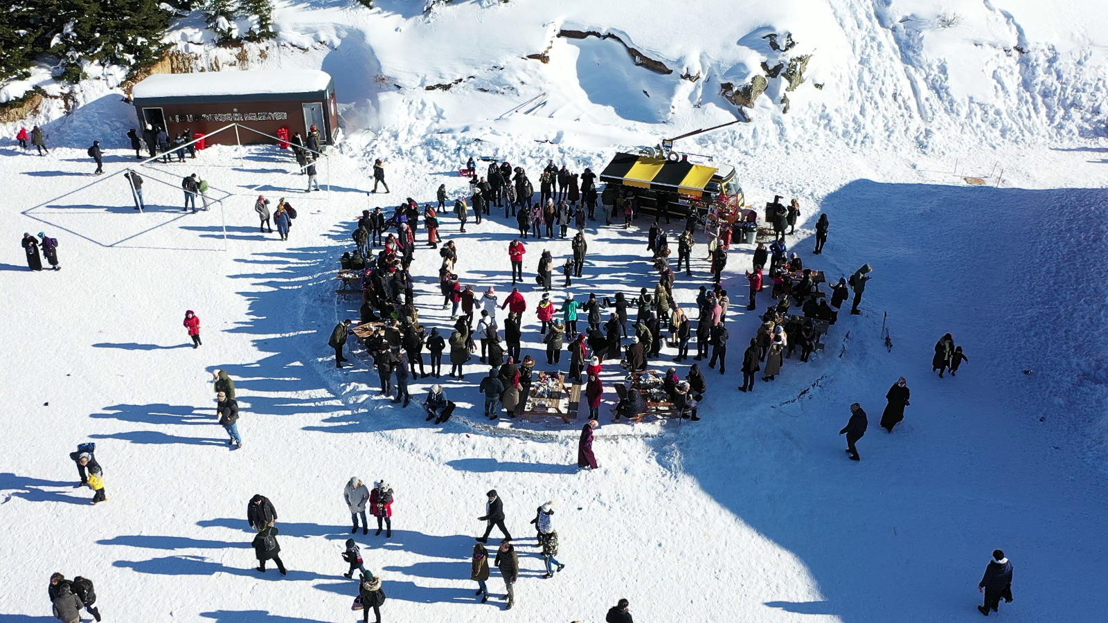 Tatilcilerin Yeni Gözdesi ‘Çambaşı’ Oldu Ordu’nun Kabadüz ilçesi Çambaşı Yaylası’nda kayak merkezinin ardından bungalov projesinin