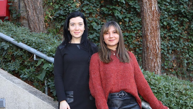İzmir Ekonomi Üniversitesi (İEÜ) Psikoloji Bölümü mezunları Esra Ablak ve