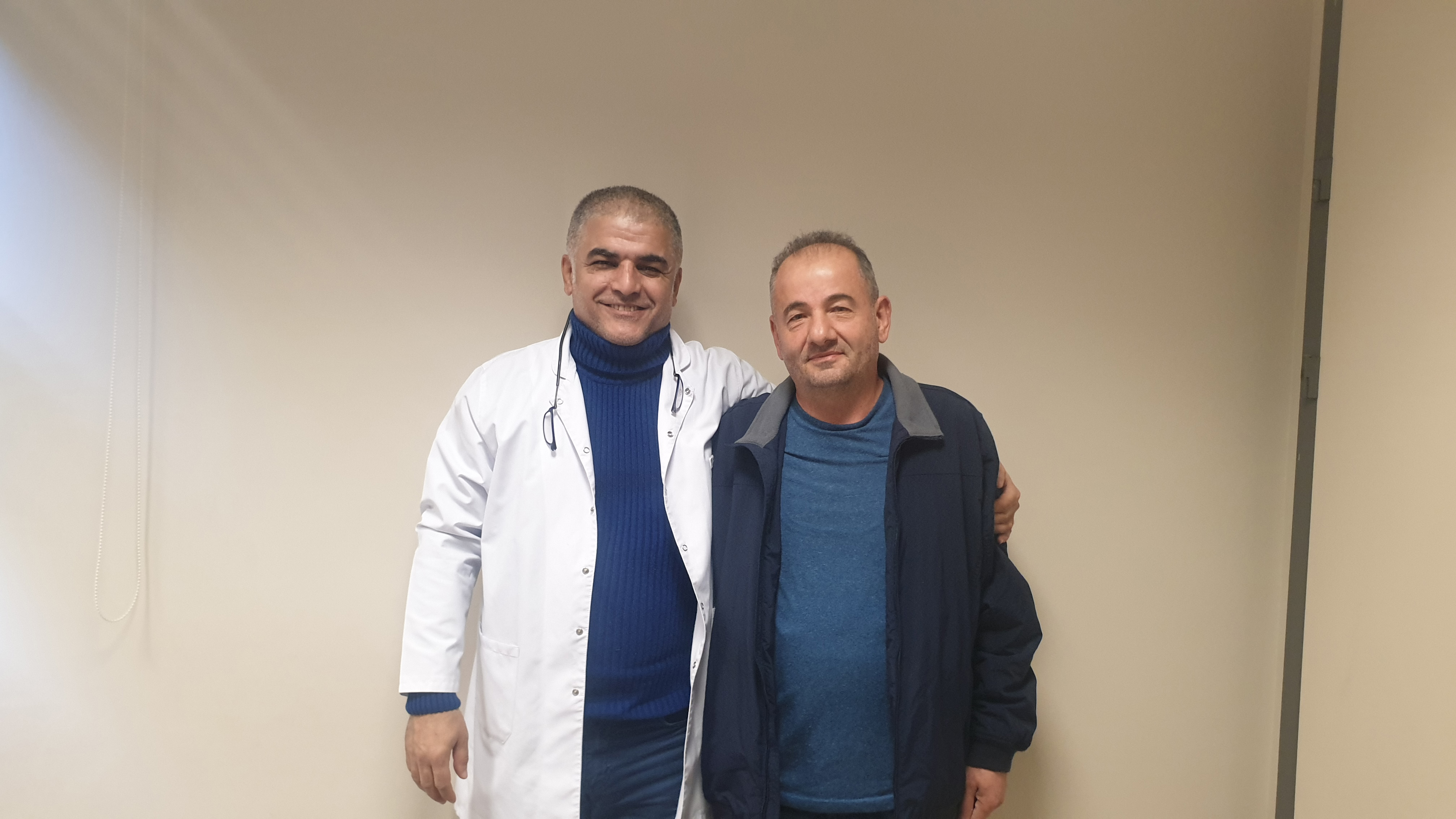 Fıtık Ameliyatı İçin Amerika’dan Geldi Amerika’da yaşayan 57 yaşındaki Mehmet Parlakkılıç’ın göbeğindeki fıtık yırtıldı. Dayanılmaz