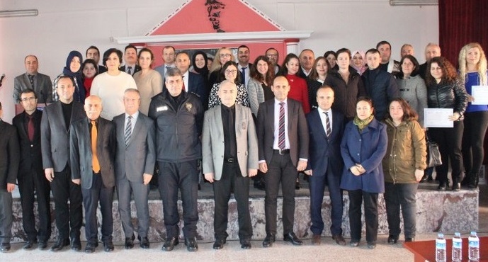 Manisa’nın Saruhanlı ilçesinde kaymakamlık tarafından Ofis Programları kullanımı eğitimi gerçekleşti.