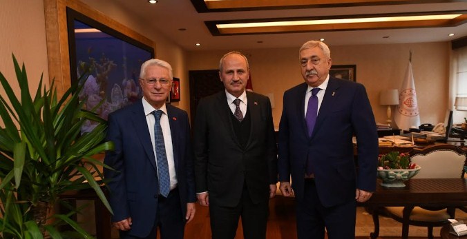 Ulaştırma ve Altyapı Bakanı Mehmet Cahit Turan’ı makamında beraberinde TŞOF