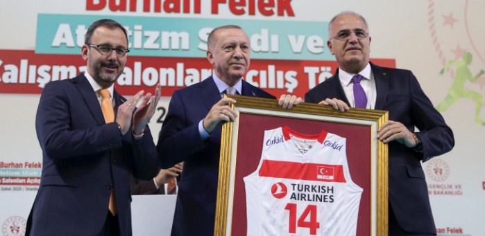 Burhan Felek Atletizm Stadı Açıldı Uzun süredir yenileme çalışmaları süren, uluslararası standartlardaki Burhan Felek Atletizm